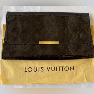 Louis Vuitton Amarante Monogram Vernis Robertson Clutch